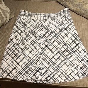 Women’s black and white skirt